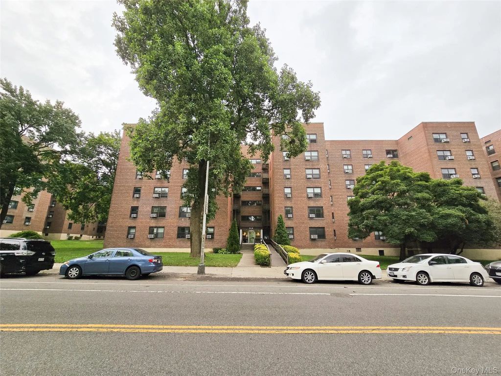 211-10 73rd Avenue # 3d, Bayside