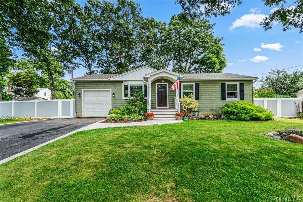 4 Coleman Avenue, Patchogue
