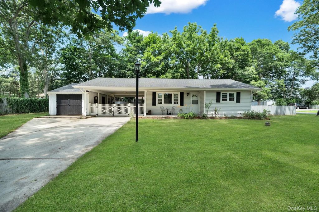 109 Pine Road, Mastic Beach