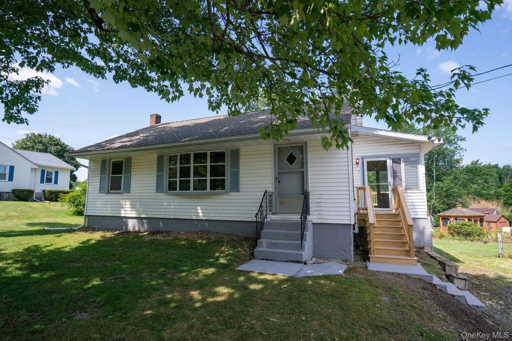 601 Lakeside Road, Newburgh