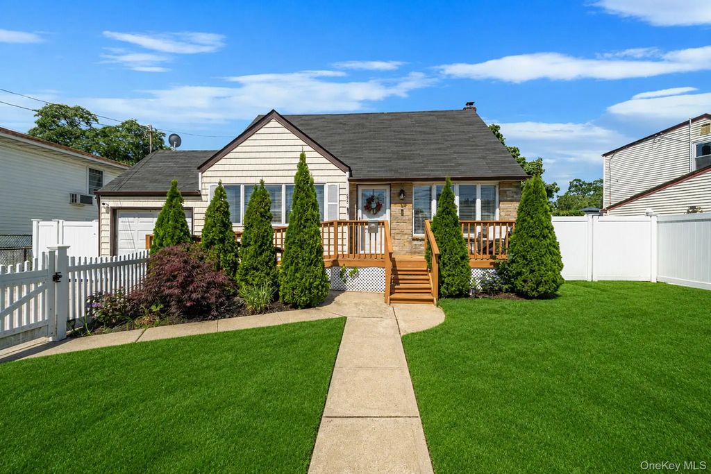 93 Deauville Boulevard, Copiague