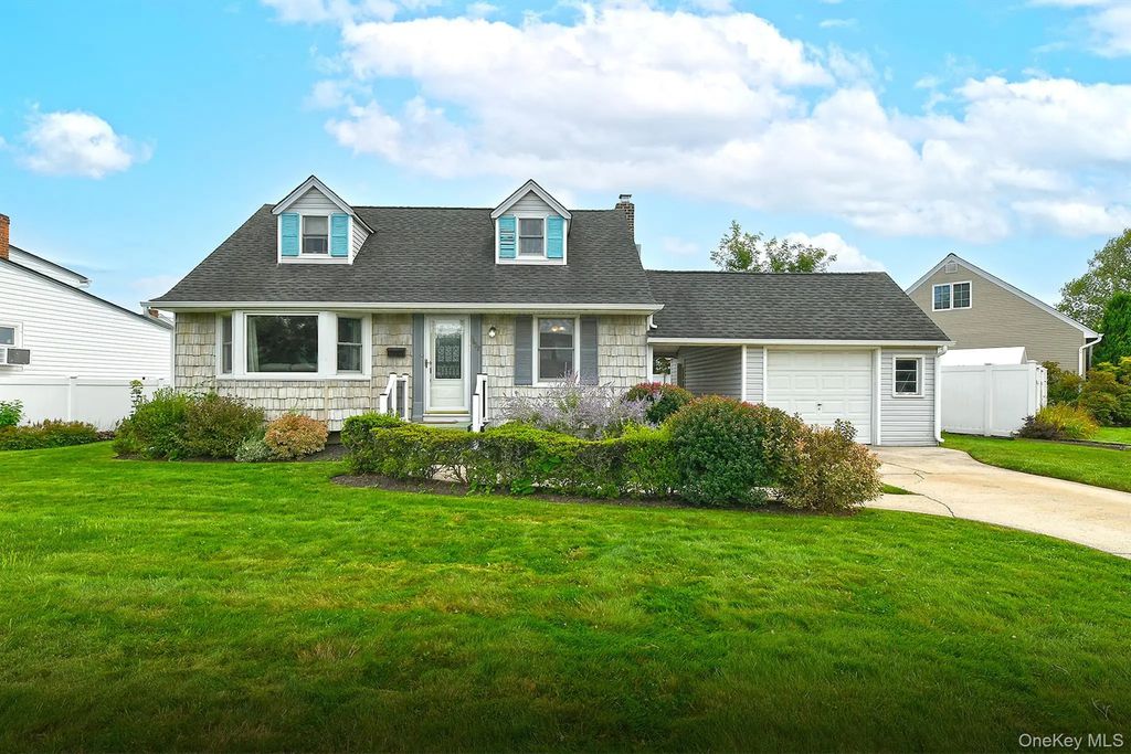 3642 Lark Street, Levittown