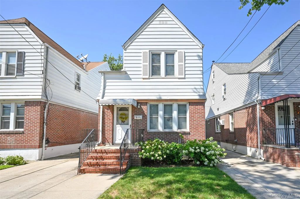 171-37 Courtney Avenue, Flushing