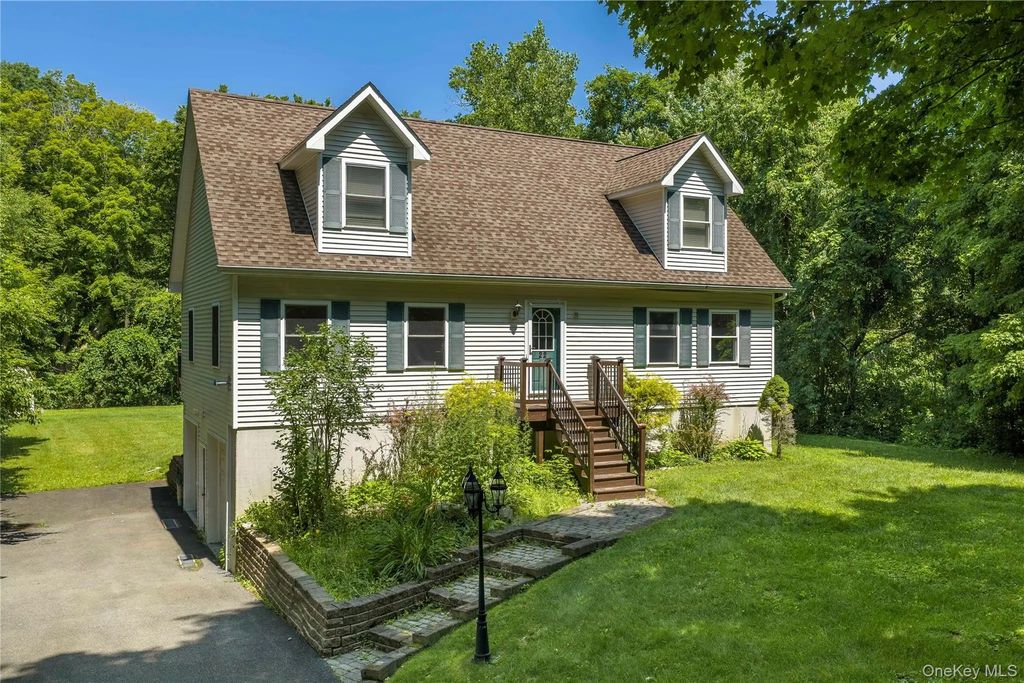 22 Hickory Lane, Pawling