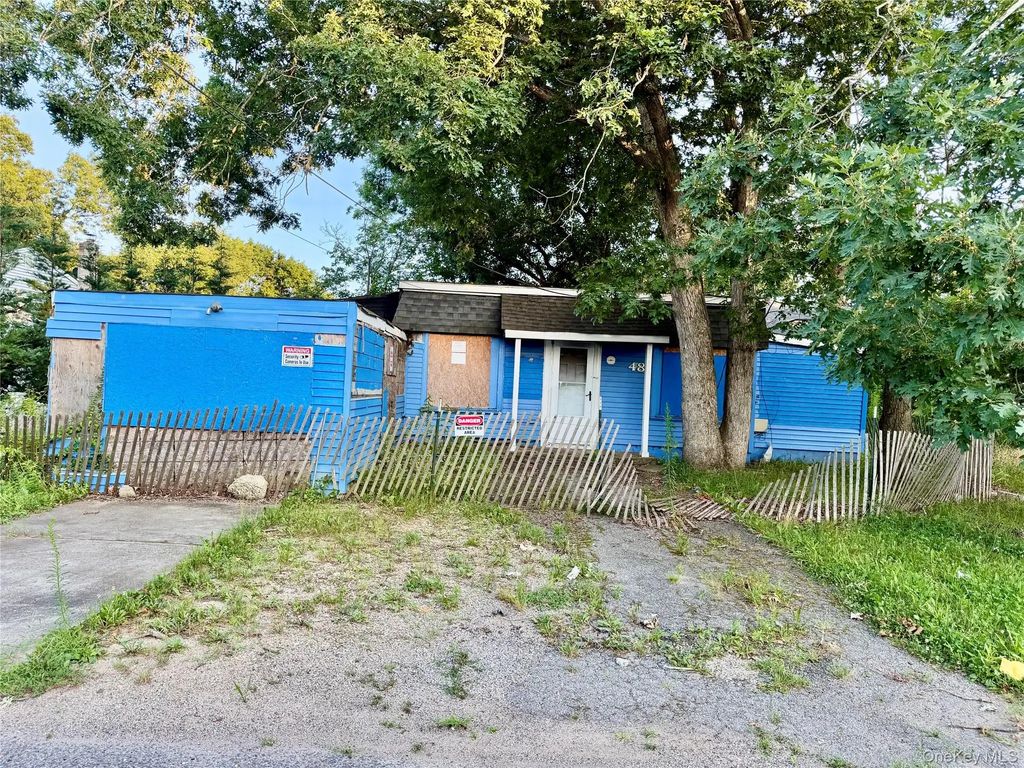 48 Cocoanut Street, Central Islip