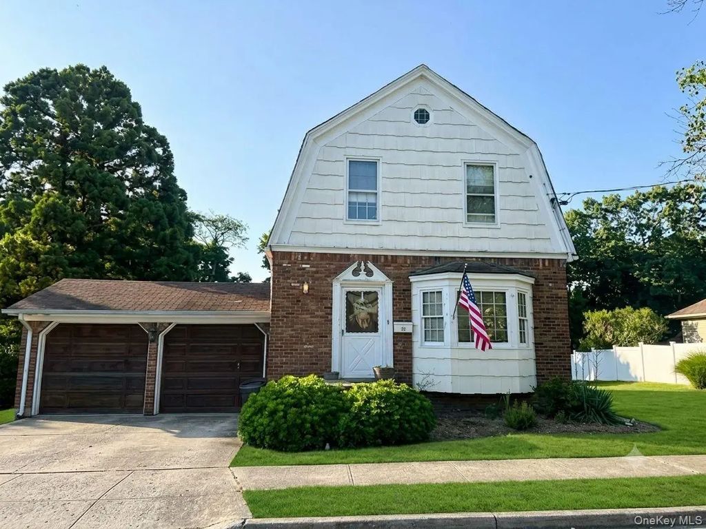 32 Aldred Avenue, Rockville Centre