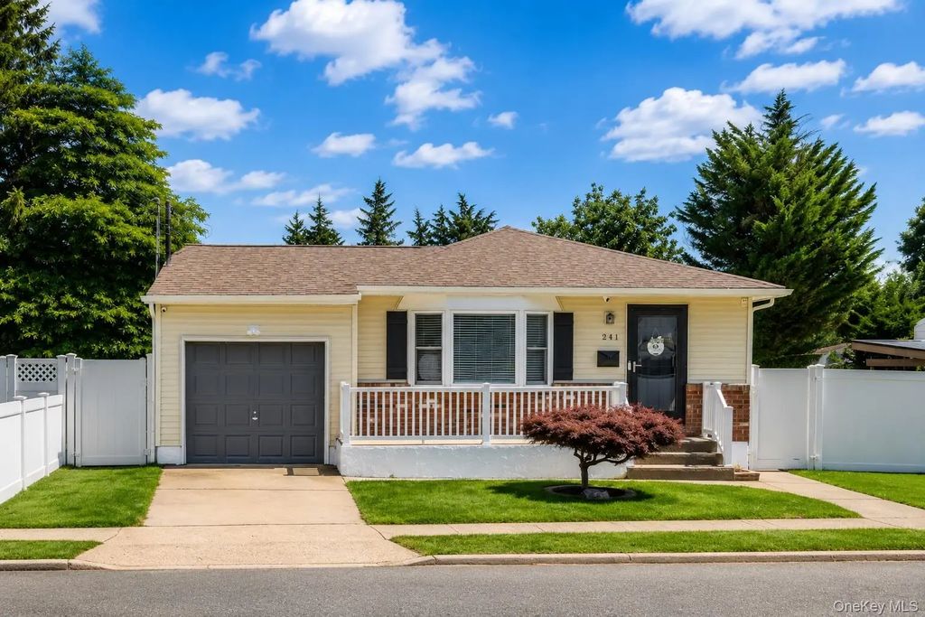 241 Houston Street, Lindenhurst