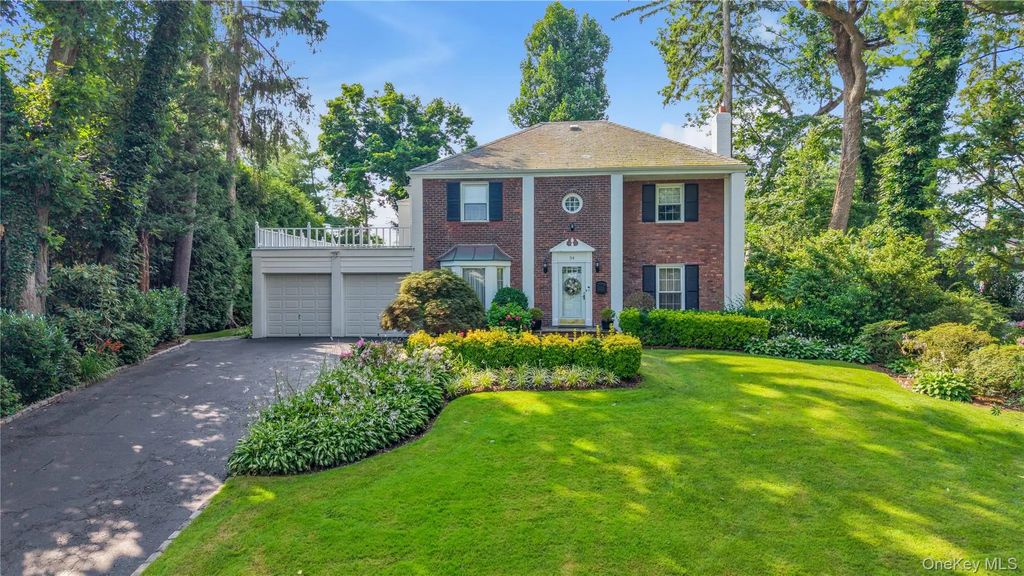 34 Soundview Crest, Manhasset