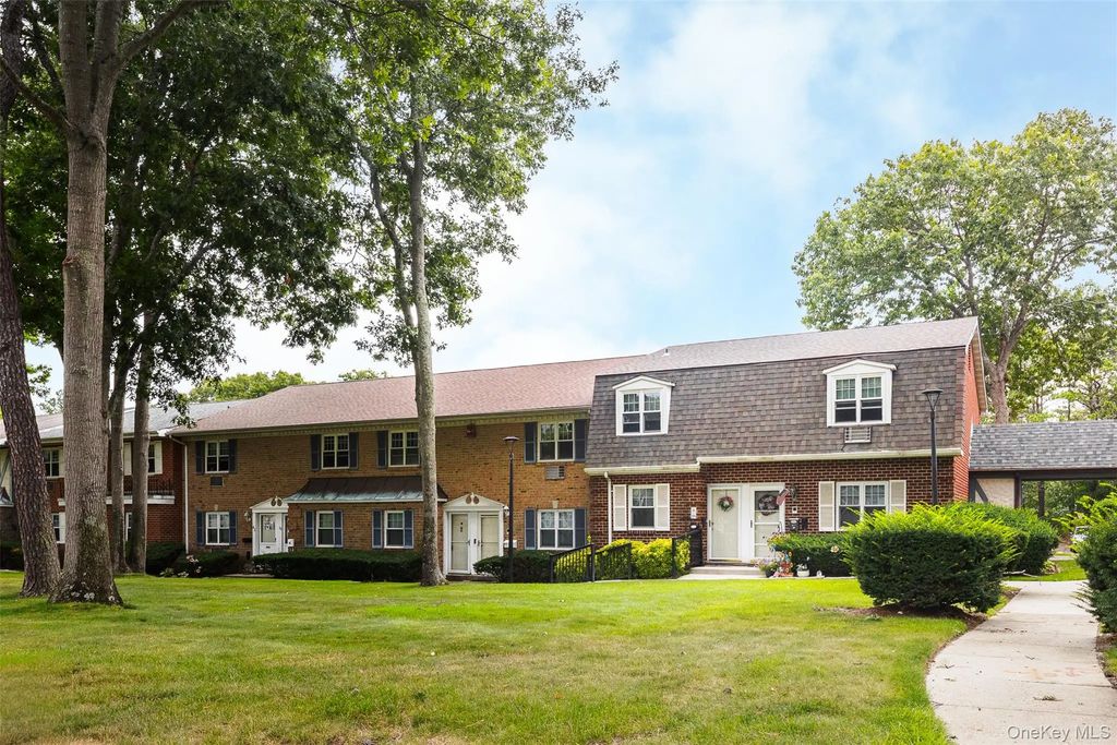 11 Glen Hollow Drive # D46, Holtsville