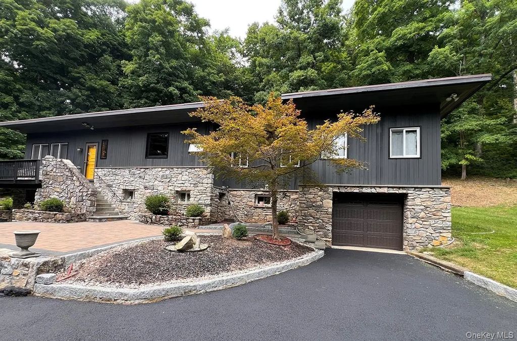 16 Briar Hill Road, Hopewell Junction
