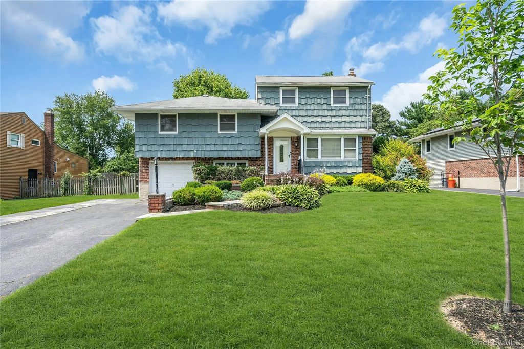 4 Crabapple Lane, Commack