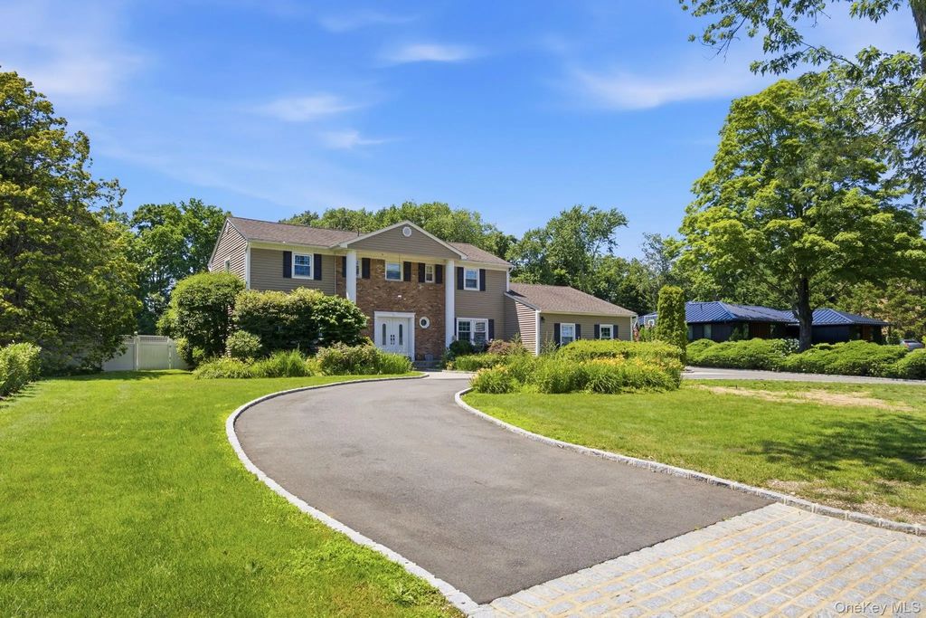 25 Artisan Avenue, Huntington