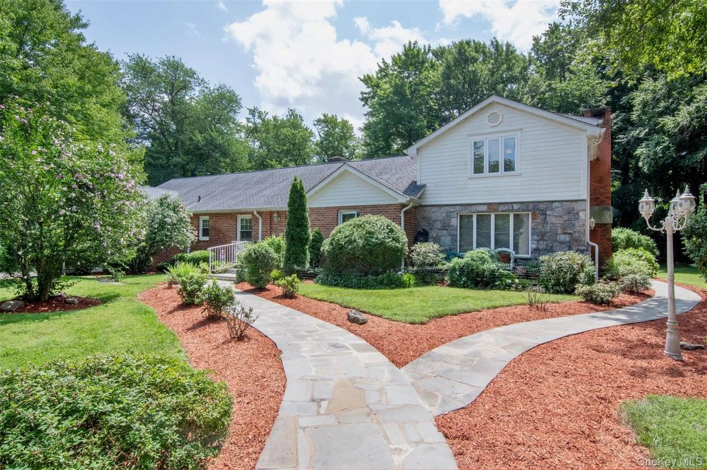 23 Barnaby Lane, Hartsdale