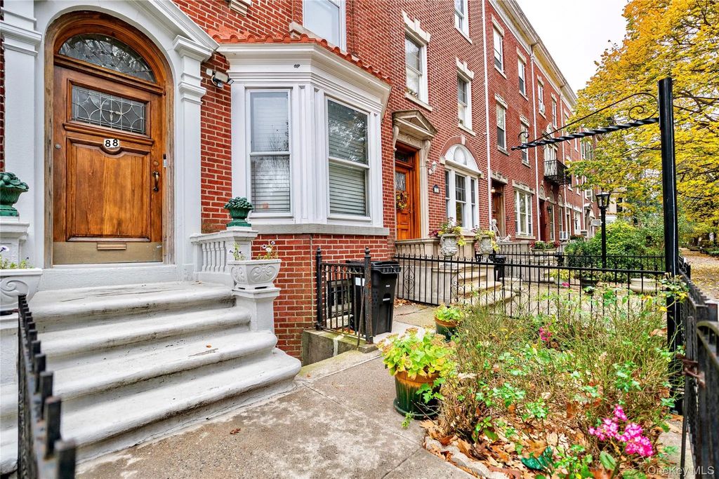 88 Midwood Street, Brooklyn