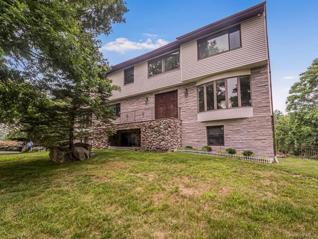 8 Fairgreen Court, Cortlandt Manor