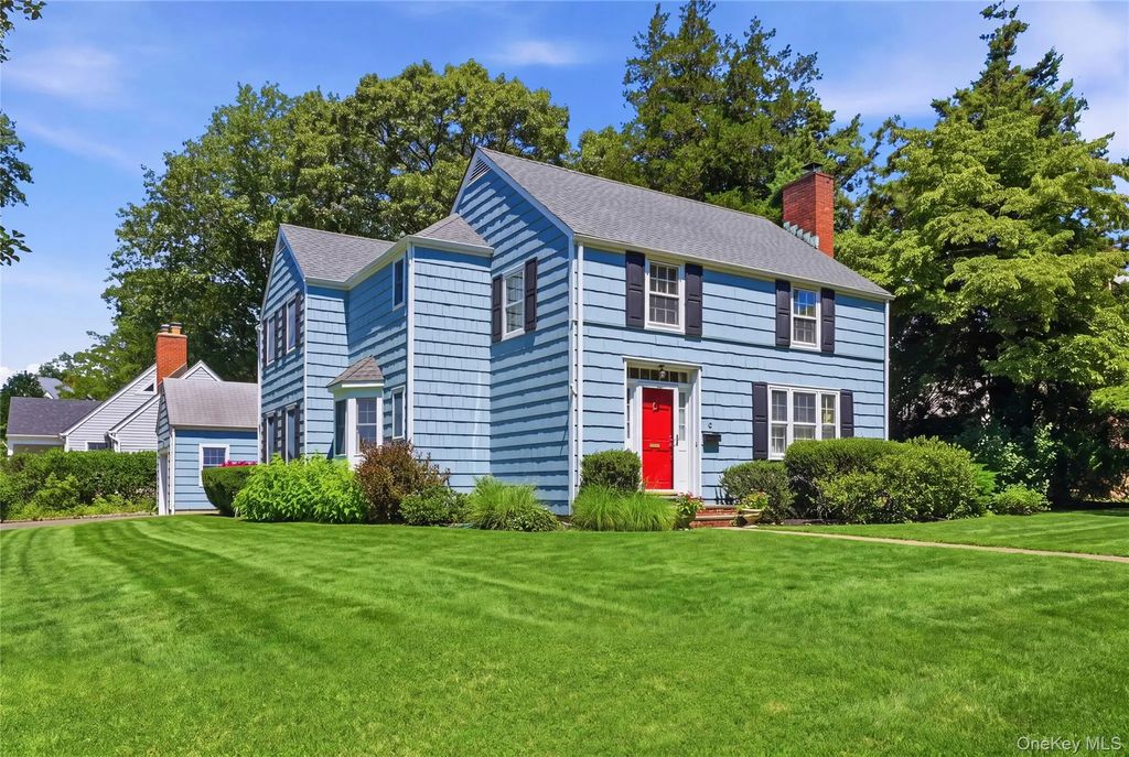 10 Polly Lane, Glen Head