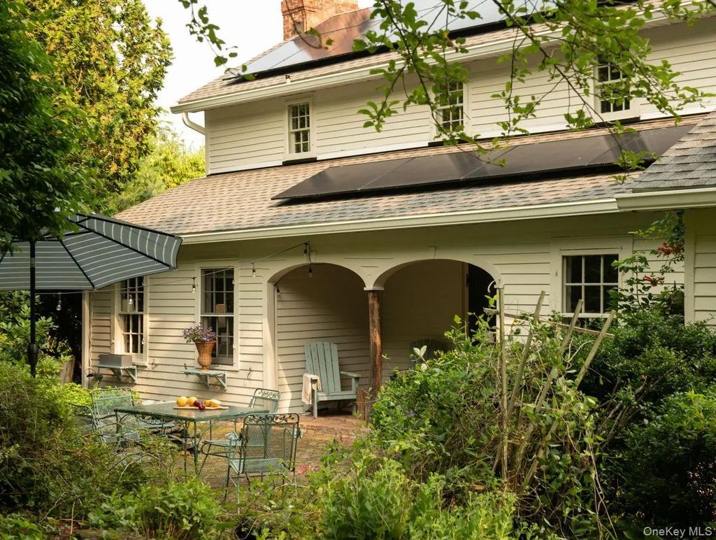 210 Bate Road, Claverack