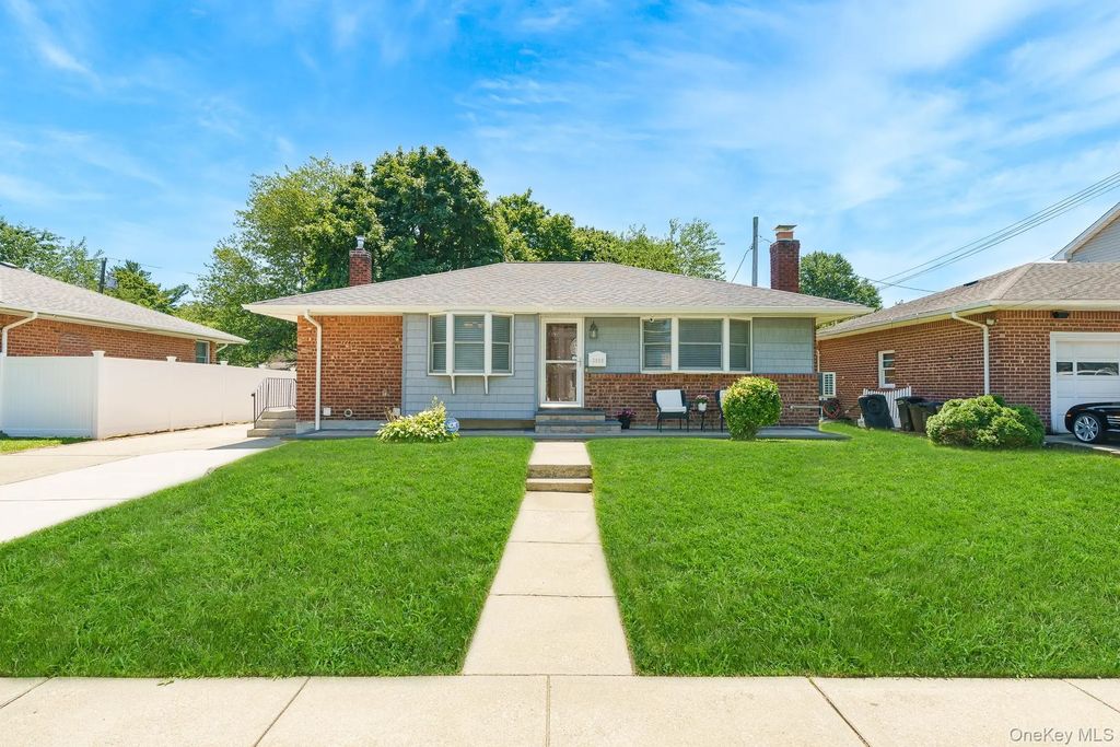 3900 Miller Place, Levittown