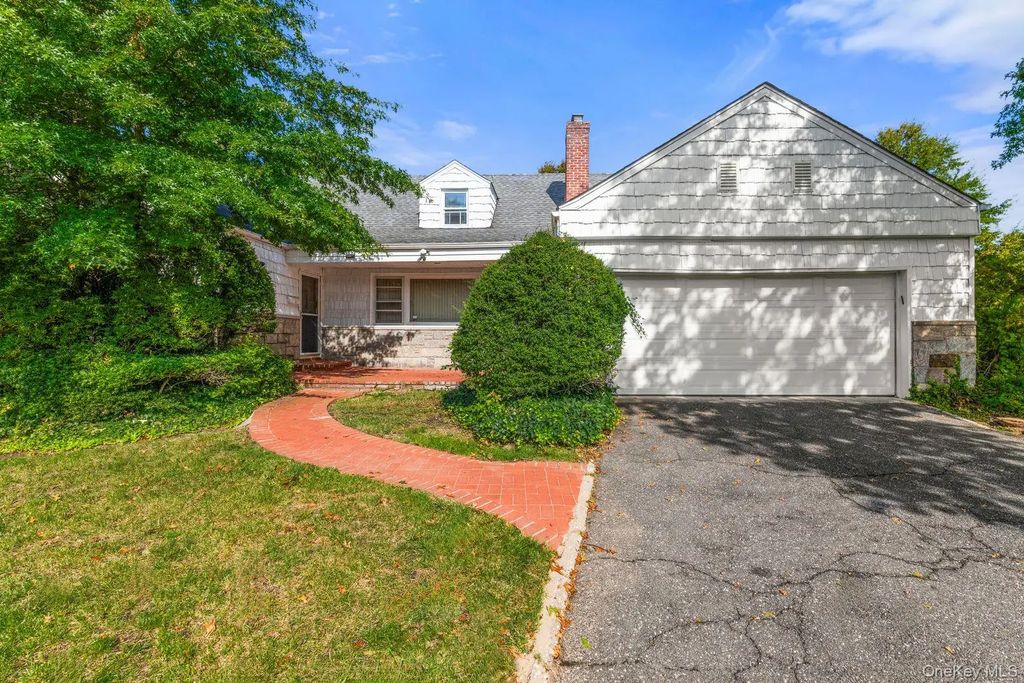 149 Lakeside Drive E, Lawrence