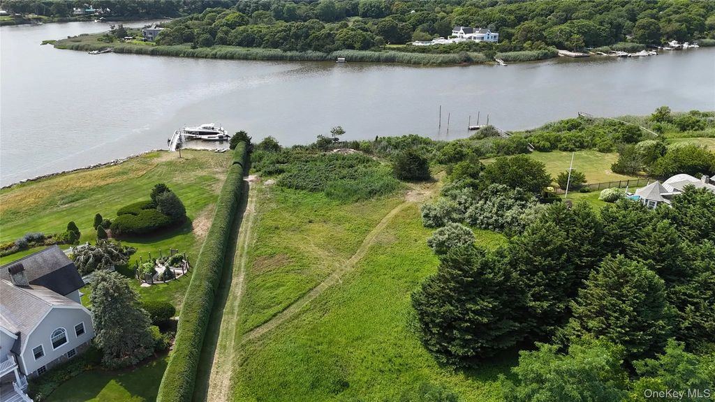 61 S Bay Avenue, Eastport