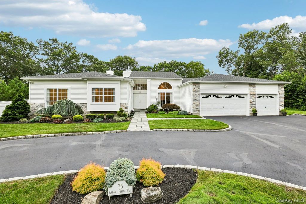 75 Arbor Field Way, Lake Grove