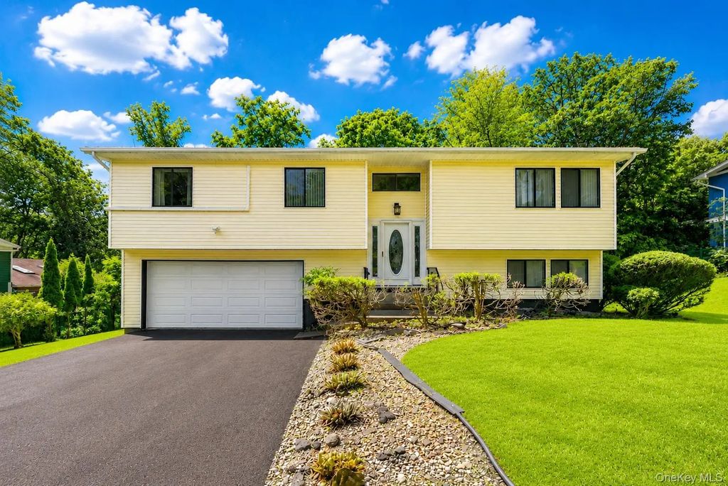 23 Carriage Lane, Spring Valley