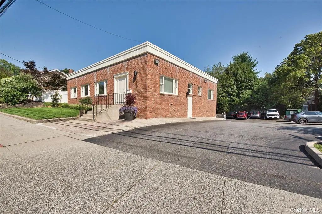 121 Pulaski Road # 4, Kings Park