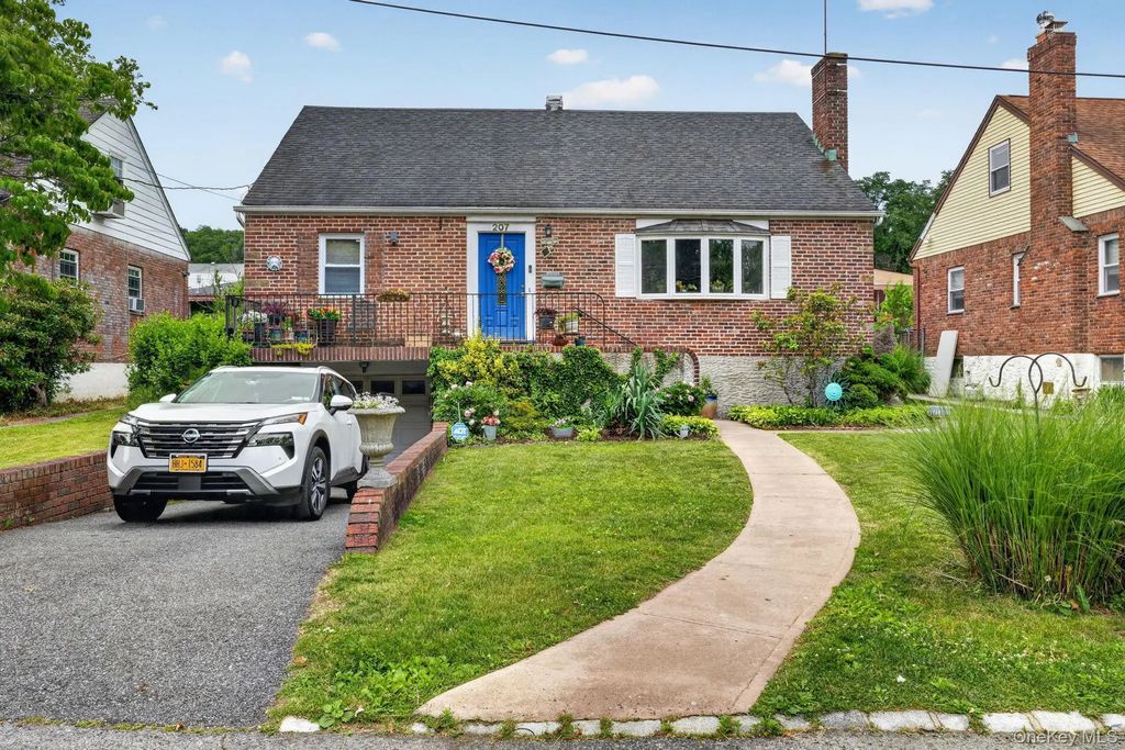 207 Clunie Avenue, Yonkers