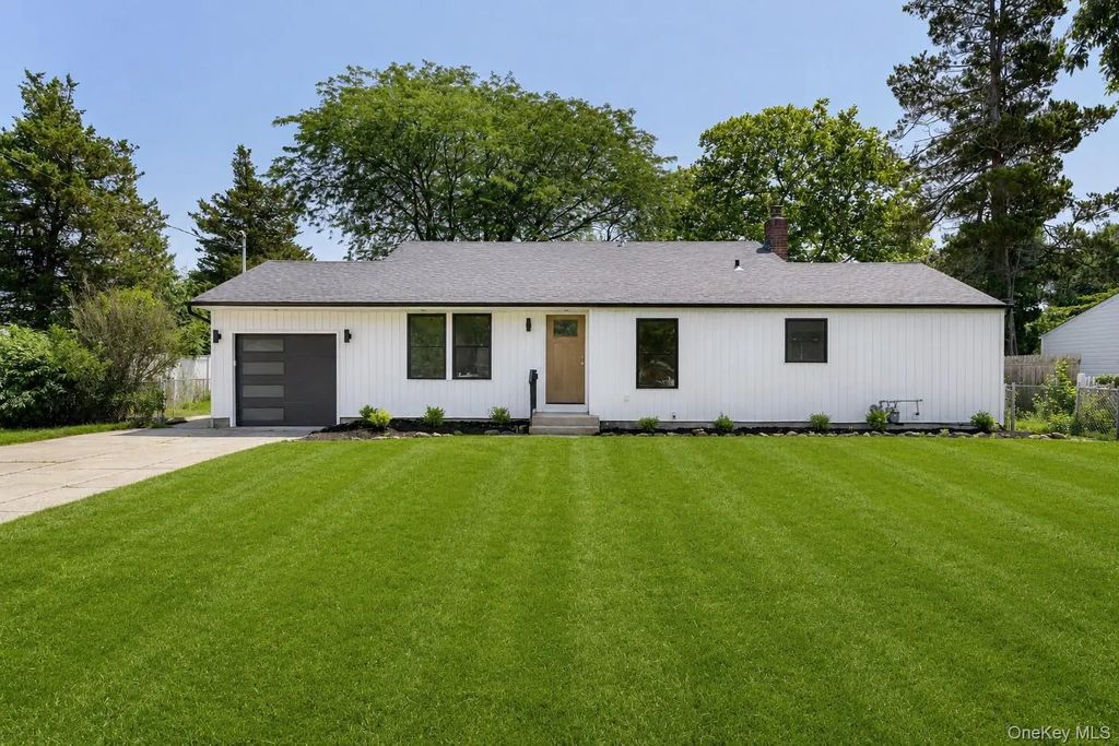 933 Thompson Drive, Bay Shore