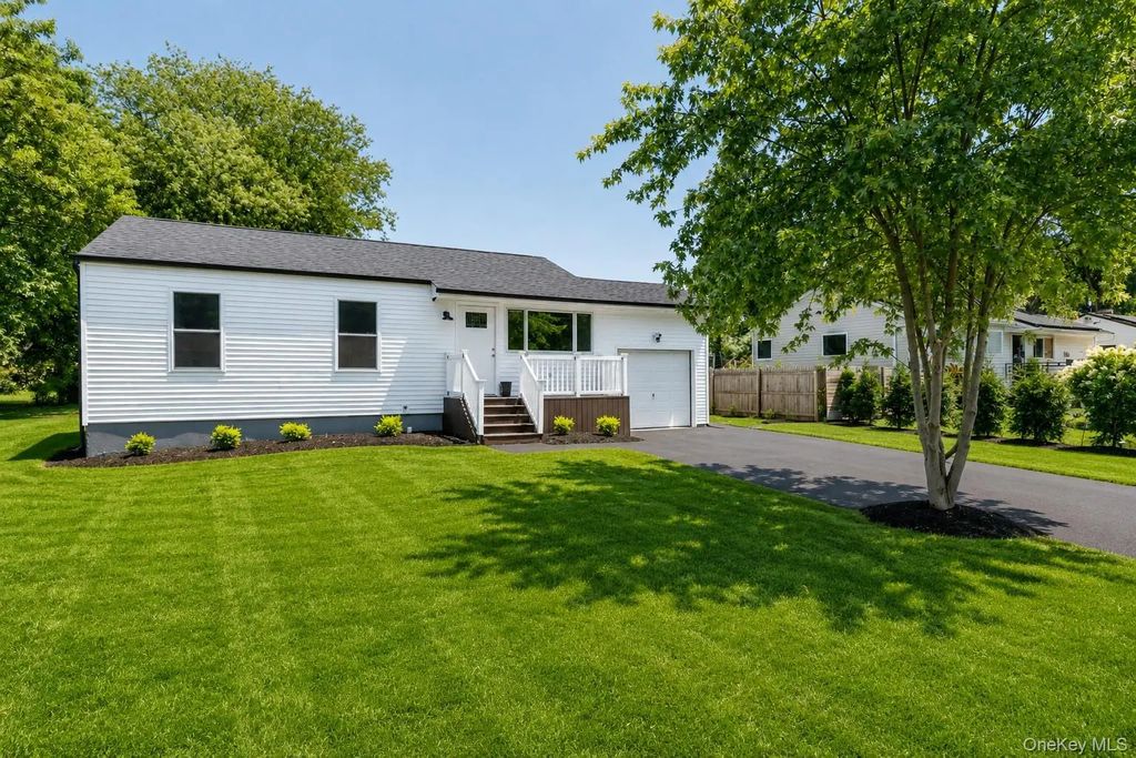 743 Hoffman Avenue, Bellport