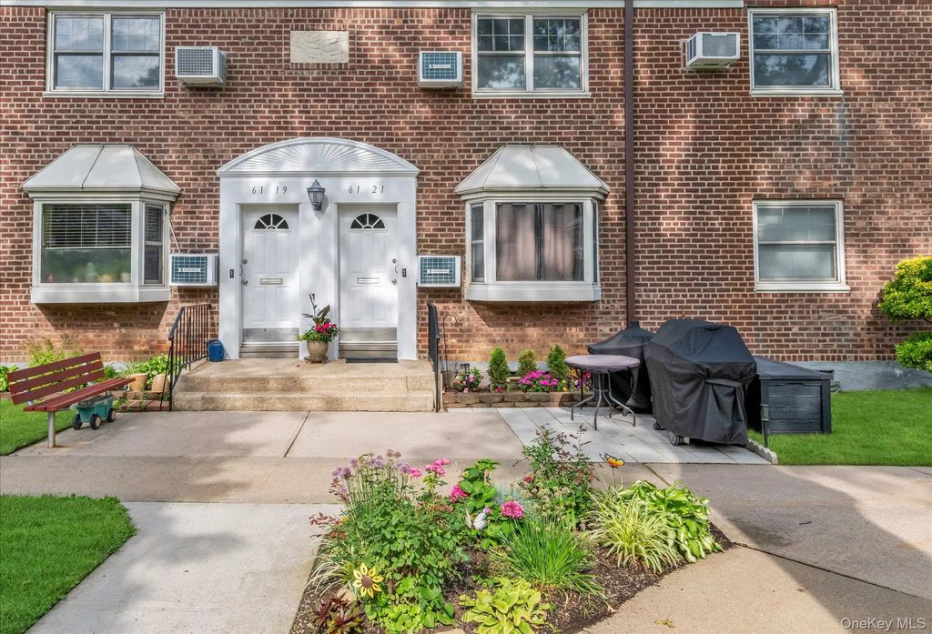 61-21 255th Street # #3-975, Little Neck