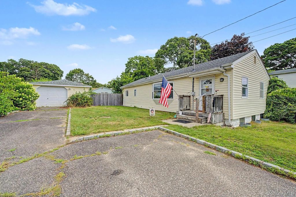 257 Elizabeth Avenue, Holbrook