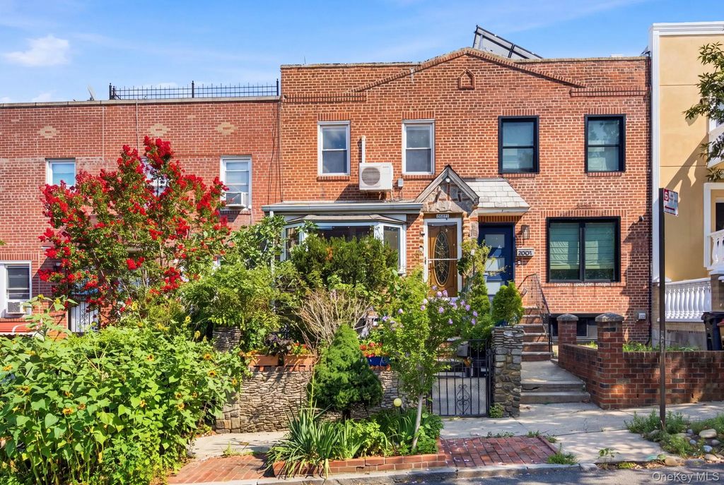 2005 26th Street, Astoria