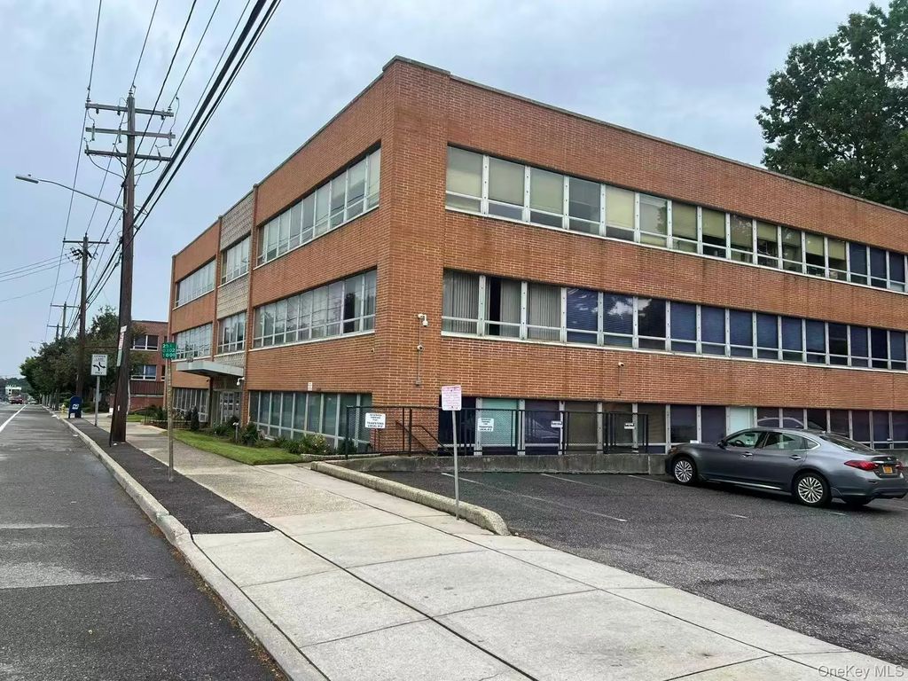 445 Northern Boulevard, Great Neck