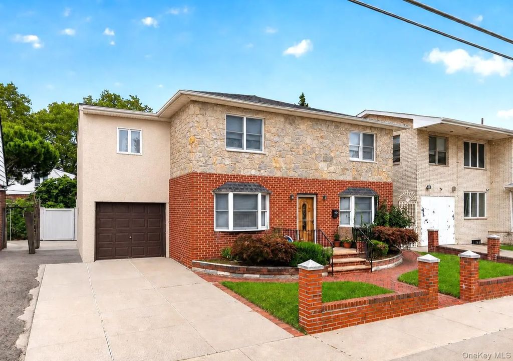 138-61 63rd Avenue, Flushing
