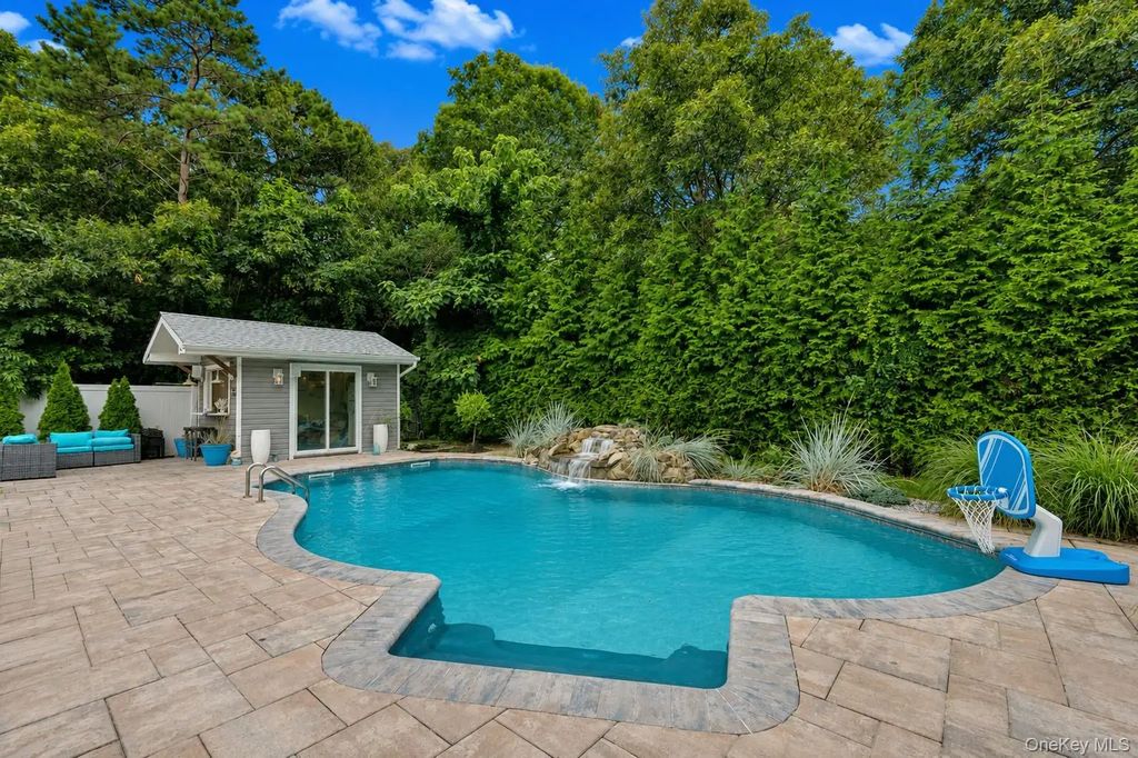 22 Deer Avenue, Middle Island