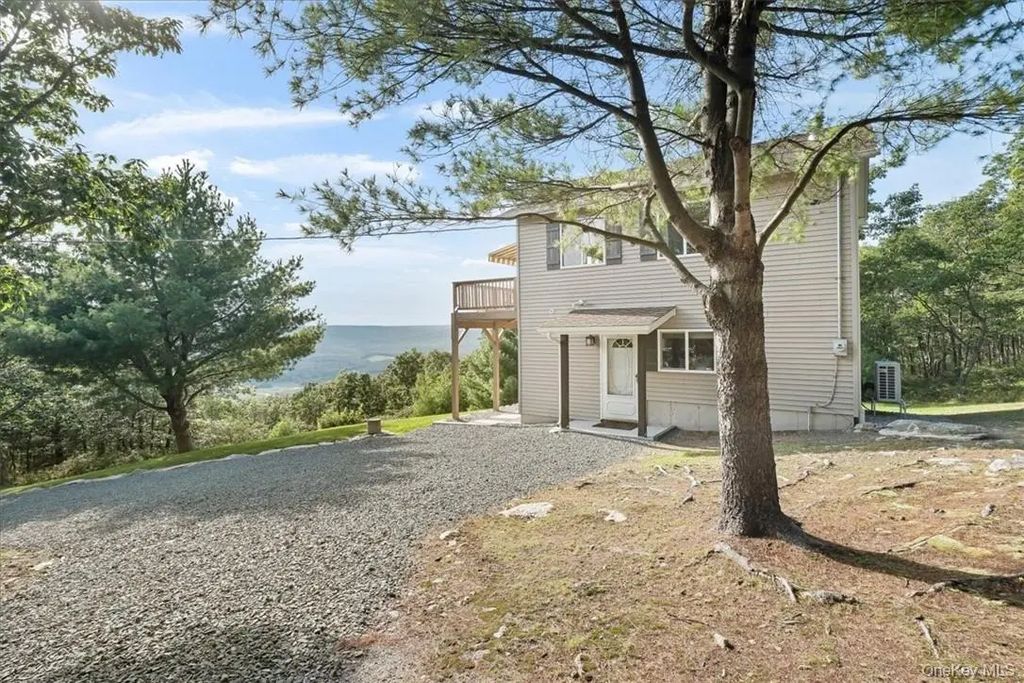 96 Treetops Trail, Bloomingburg