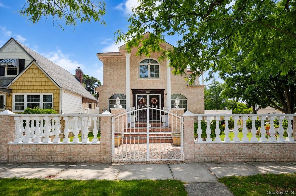 265-04 79th Avenue, Glen Oaks