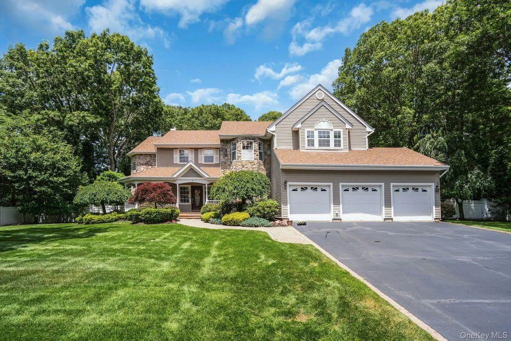 7 Dorm Court, East Setauket