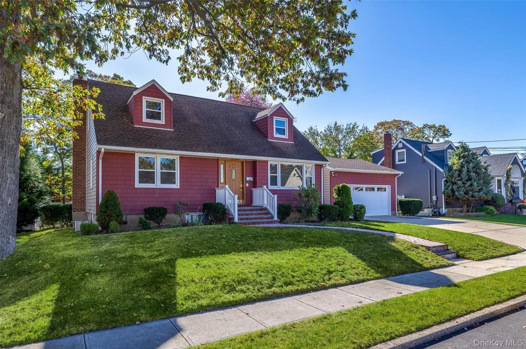 2360 Hamilton Avenue, Bellmore