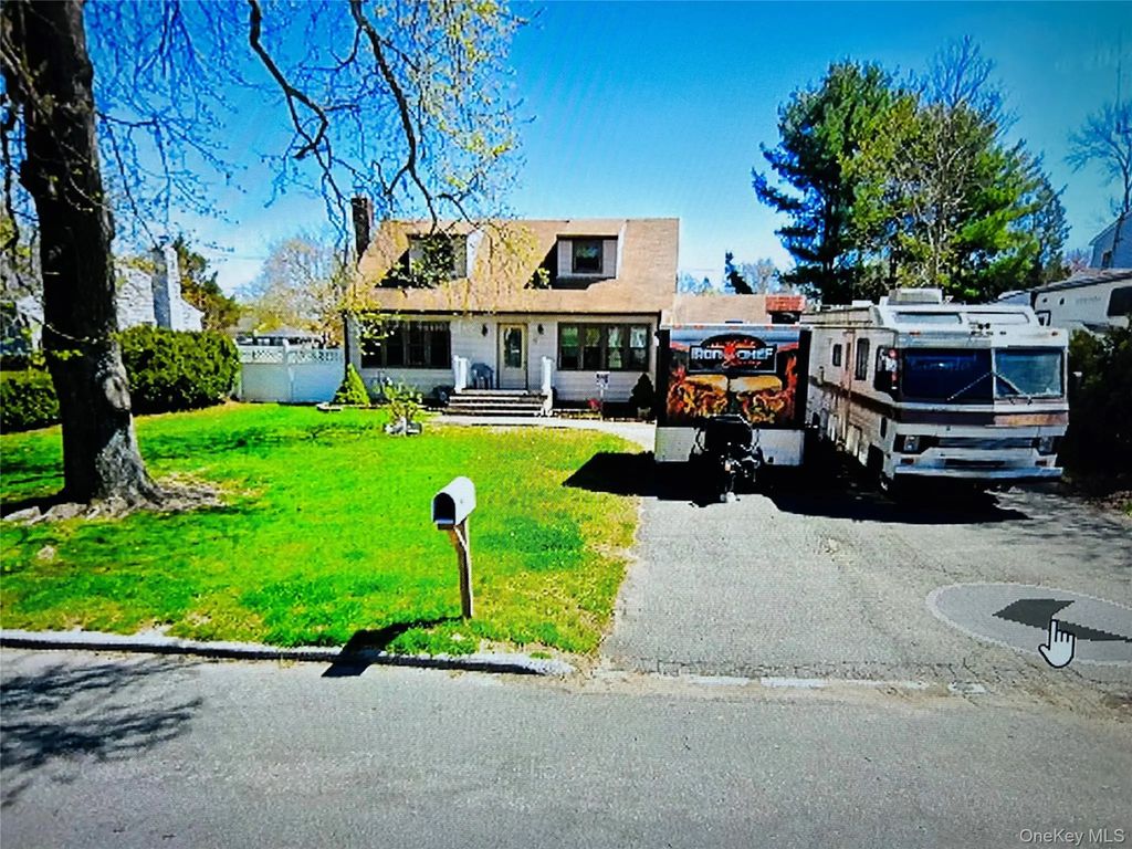 15 Orchid Lane, Commack