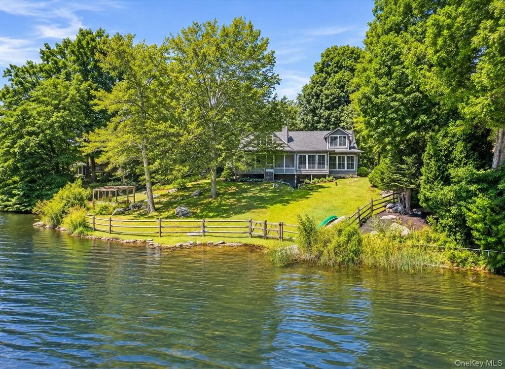 174 Lake Shore Road, Putnam Valley