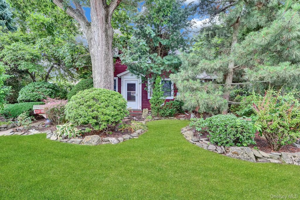 709 Clinton Street, Bellmore