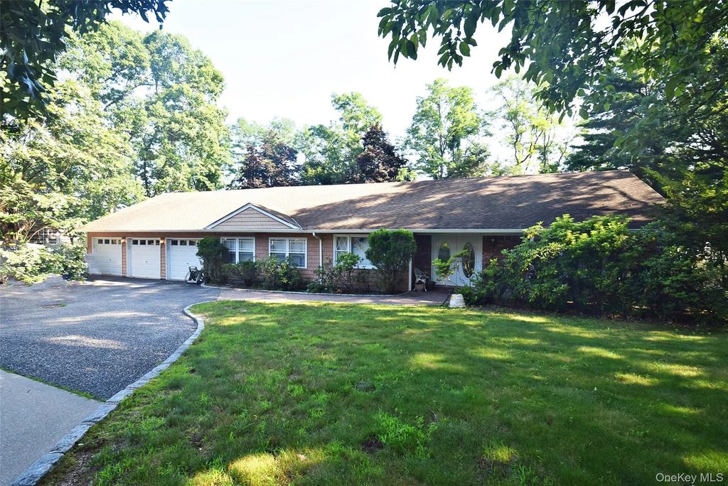 29 Ivy Hill Drive, Smithtown
