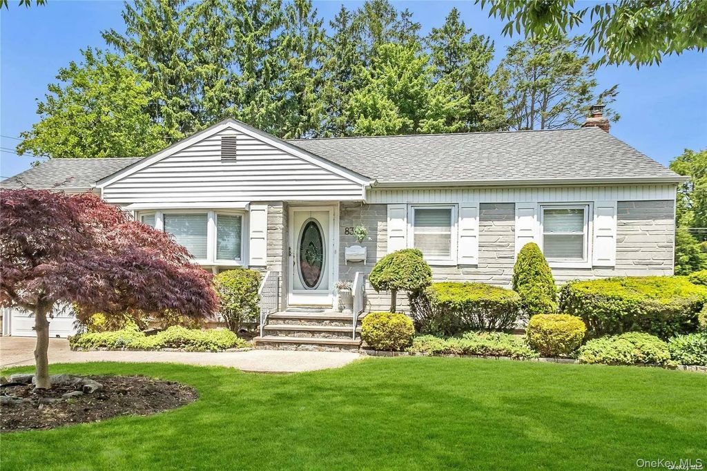 83 Knickerbocker Road, Plainview