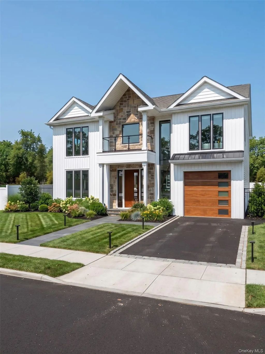 50 Cliff Lane, Levittown