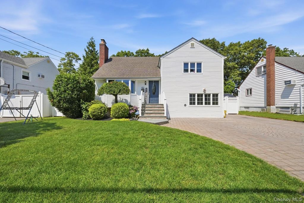 422 Park Lane, Massapequa Park