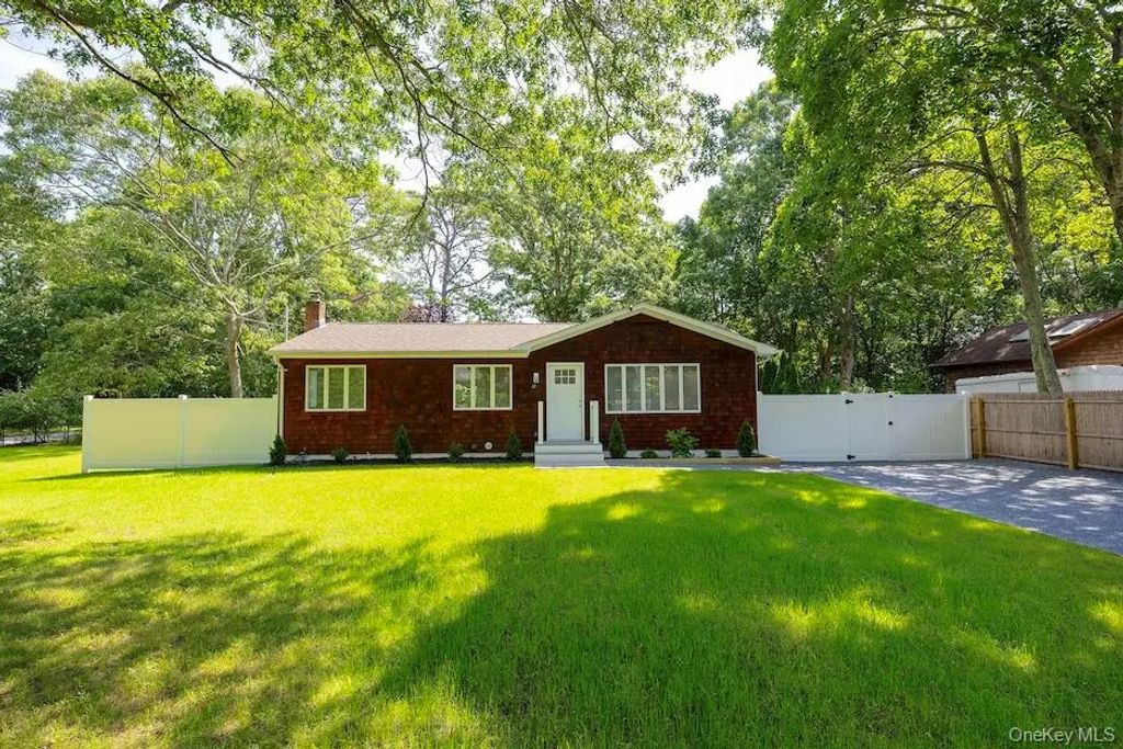 18 Easterly Road, Hampton Bays