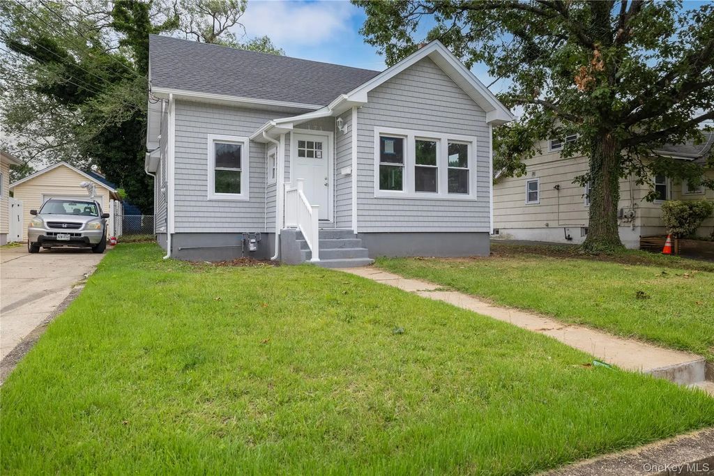 171 S Brookside Avenue, Freeport