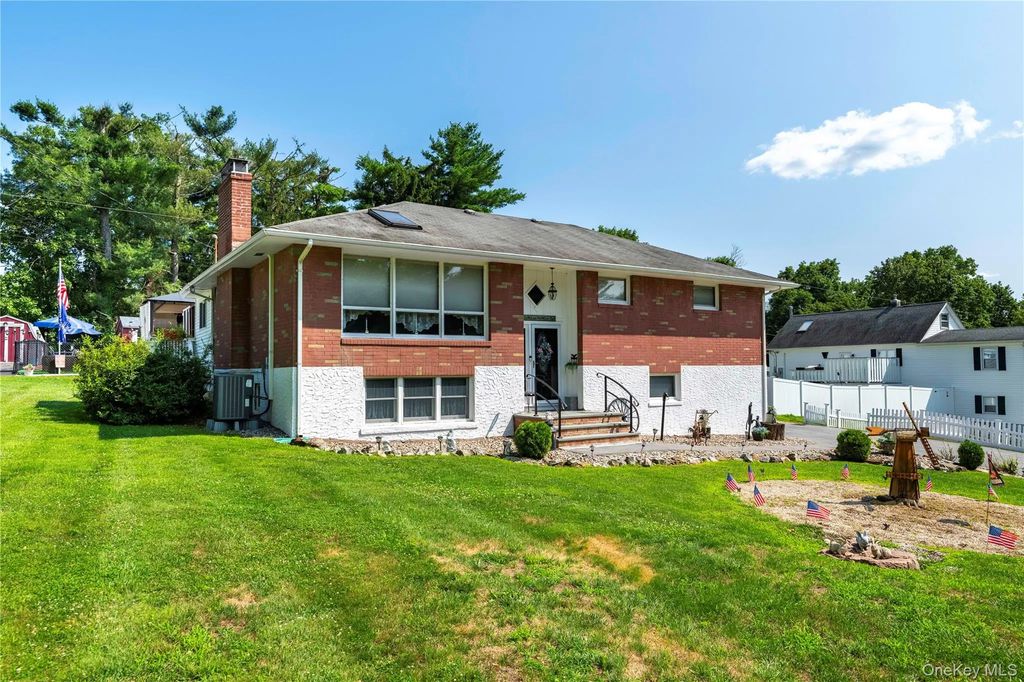 38 W Taconic Road, Wappingers Falls